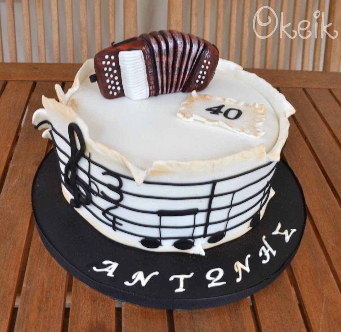 ¿Cómo acompañar una tarta acordeón de pasta filo y manzana?