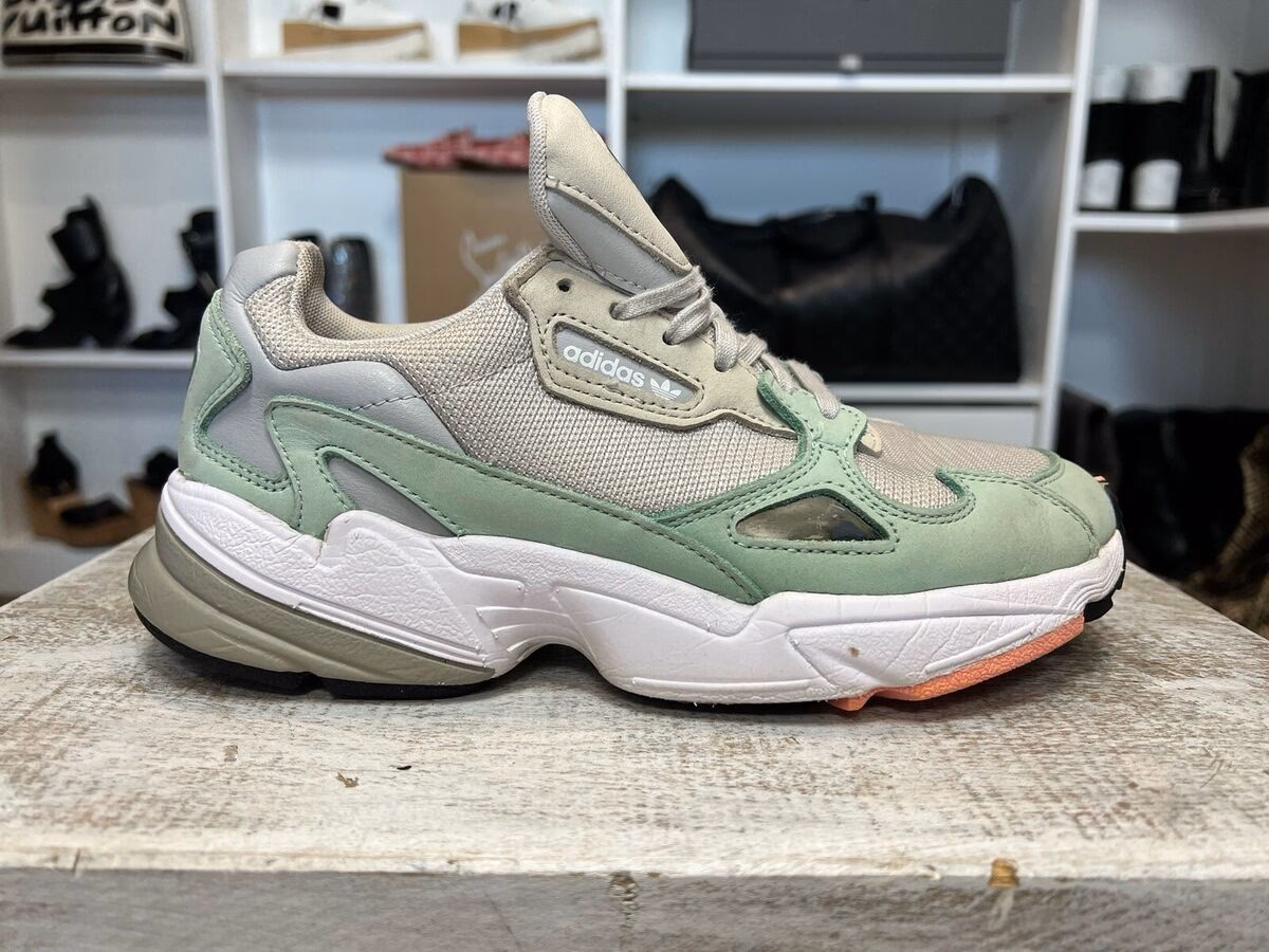 ¿Por qué se llama Adidas Falcon?