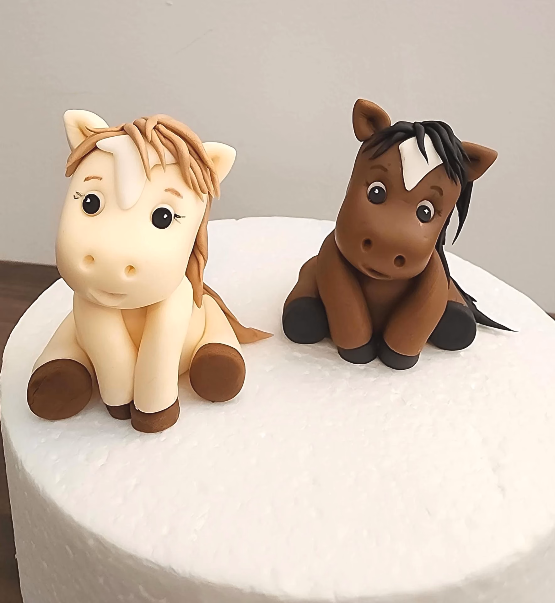 ¿Cómo hacer flores con pasta de goma?