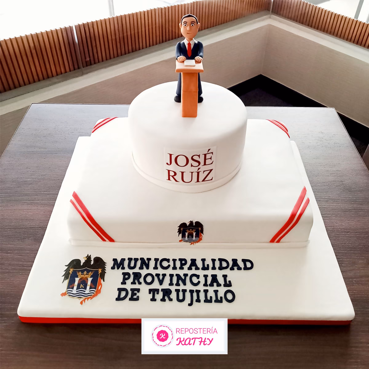 ¿Cómo Recibir una torta en la presidencia municipal?