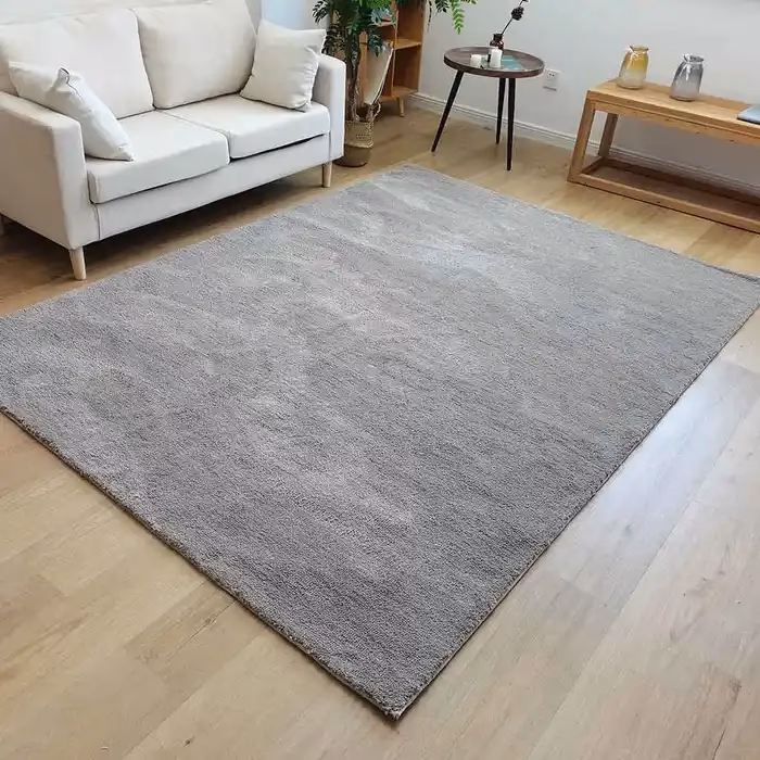 ¿Cómo comprar una alfombra gris online?