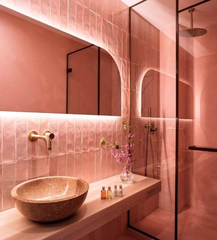 ¿Qué combinación acierta de pleno con el baño rosa?