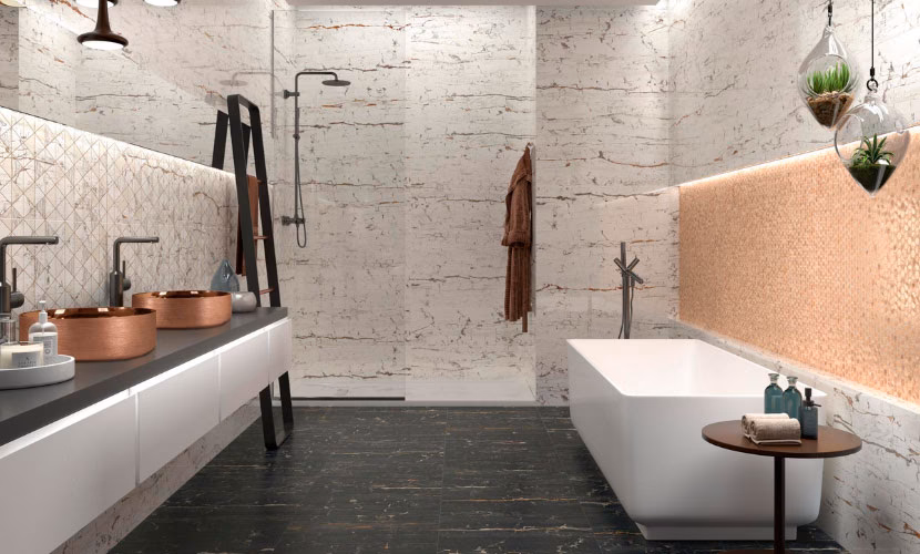 ¿Qué se puede hacer con el mármol en baños pequeños?
