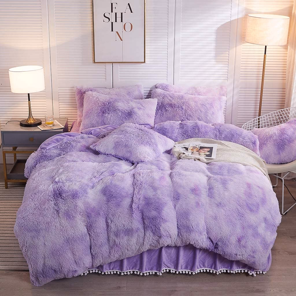 How to decorate a bedroom with purple travel posters?