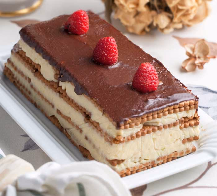 ¿Qué contiene la tarta de galletas y chocolate?