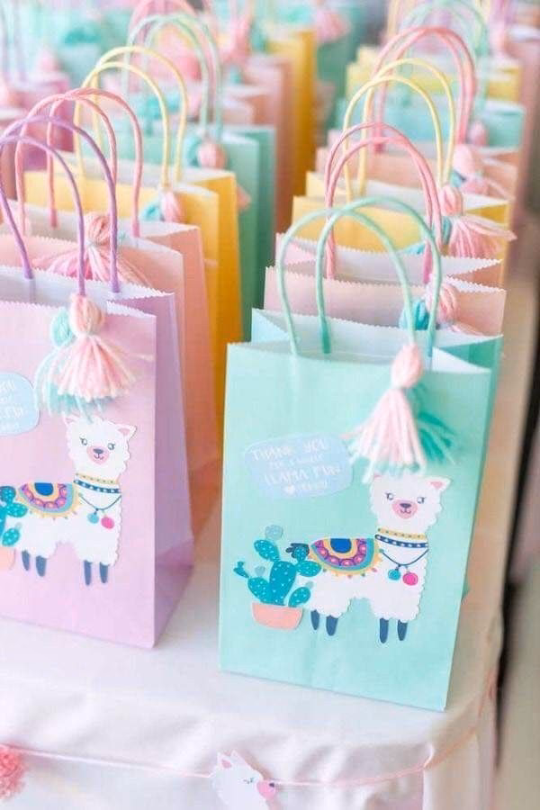 ¿Cuántas velitas tuvo el pastel de cumpleaños de banda?