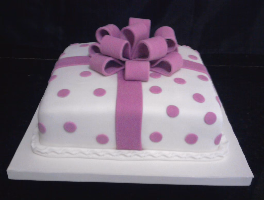 ¿Cómo hacer un regalo dentro de una caja de chocolates?