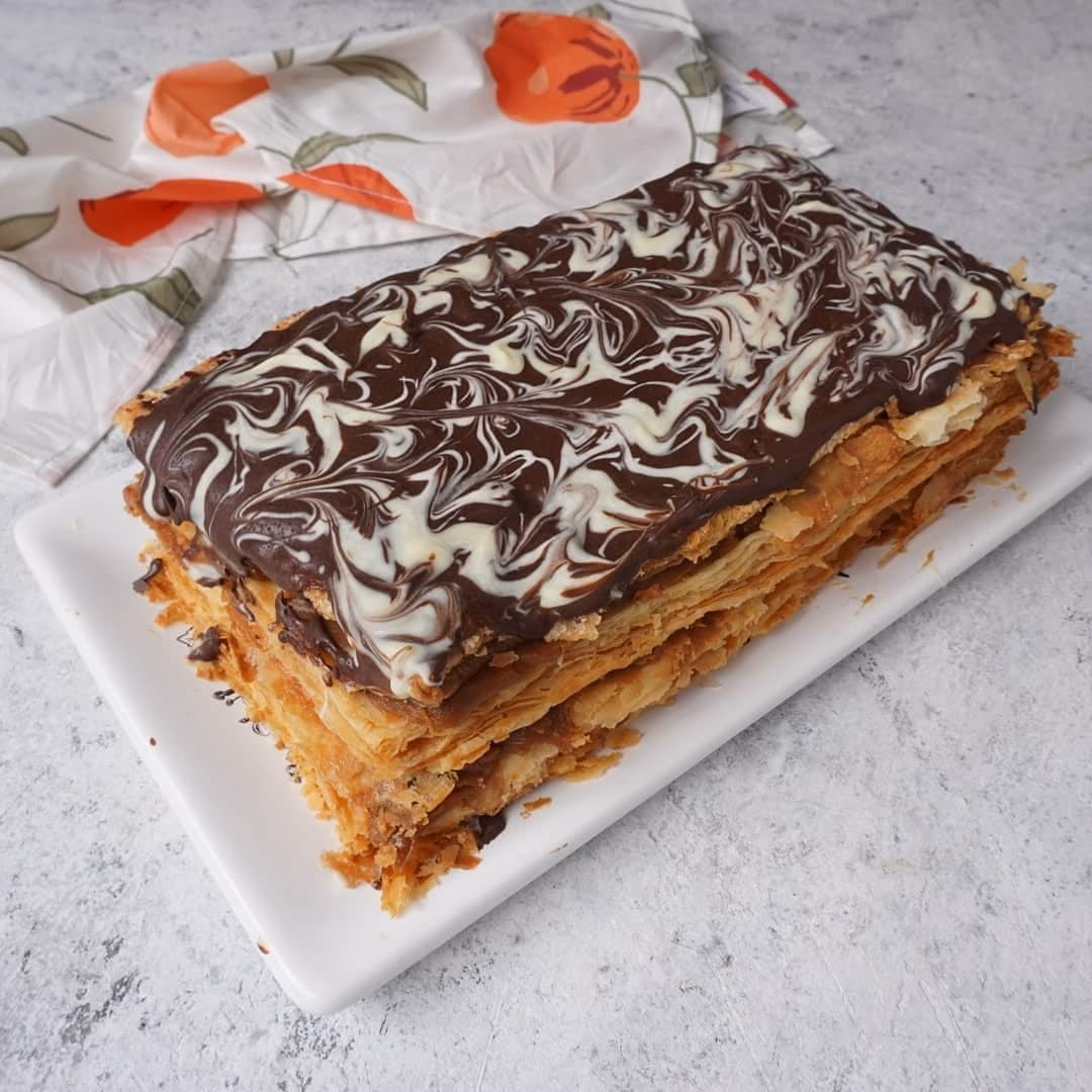 ¿Cuánto colesterol tiene 100 gramos de hojaldre?