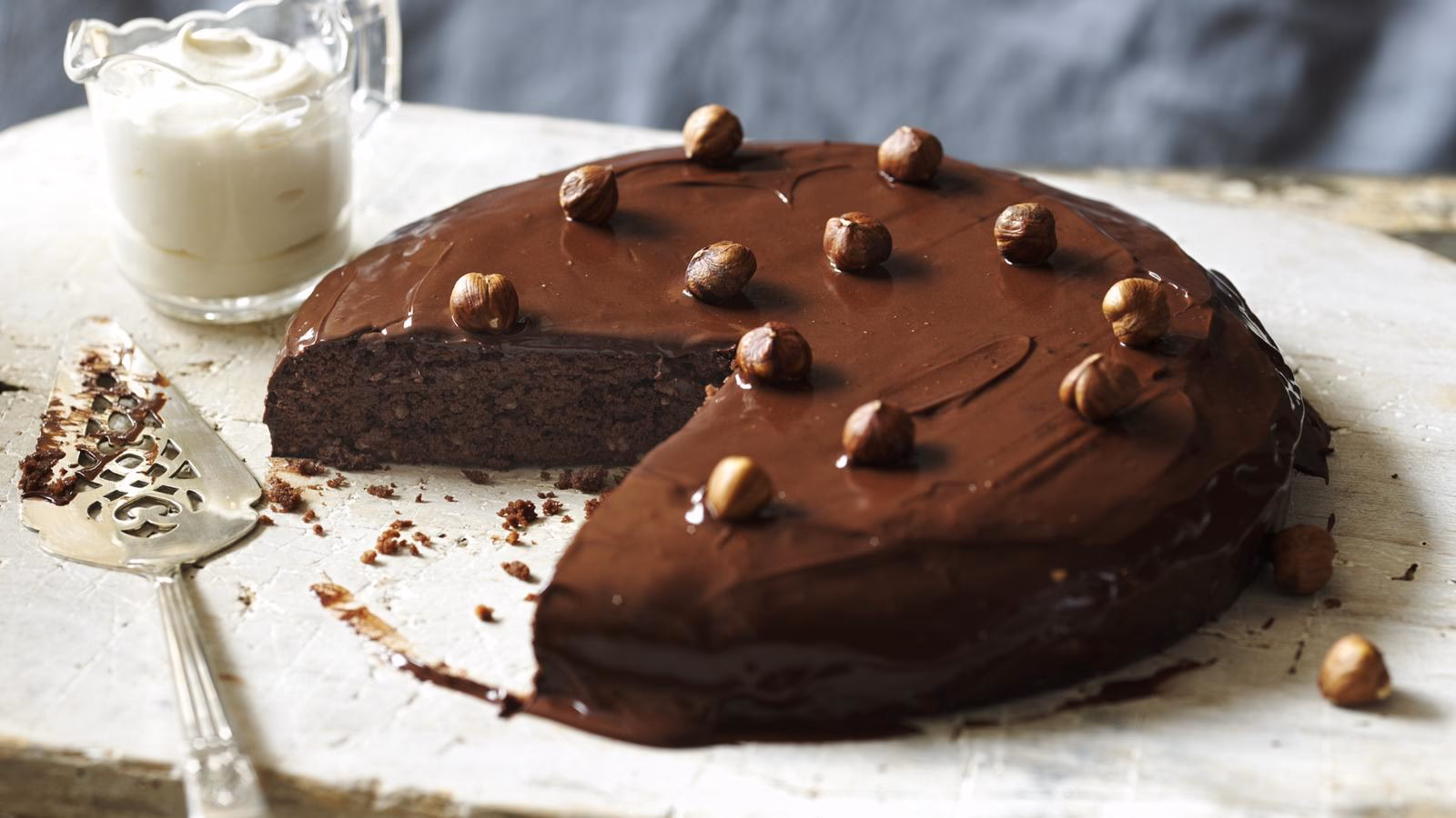 How do you make a chocolate hazelnut torte?