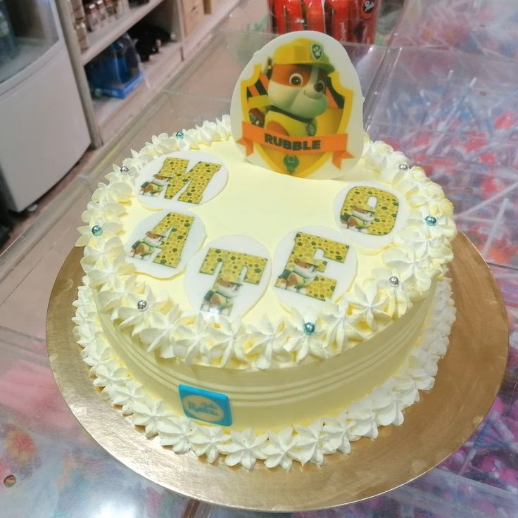 ¿Cómo decorar el borde de una torta?