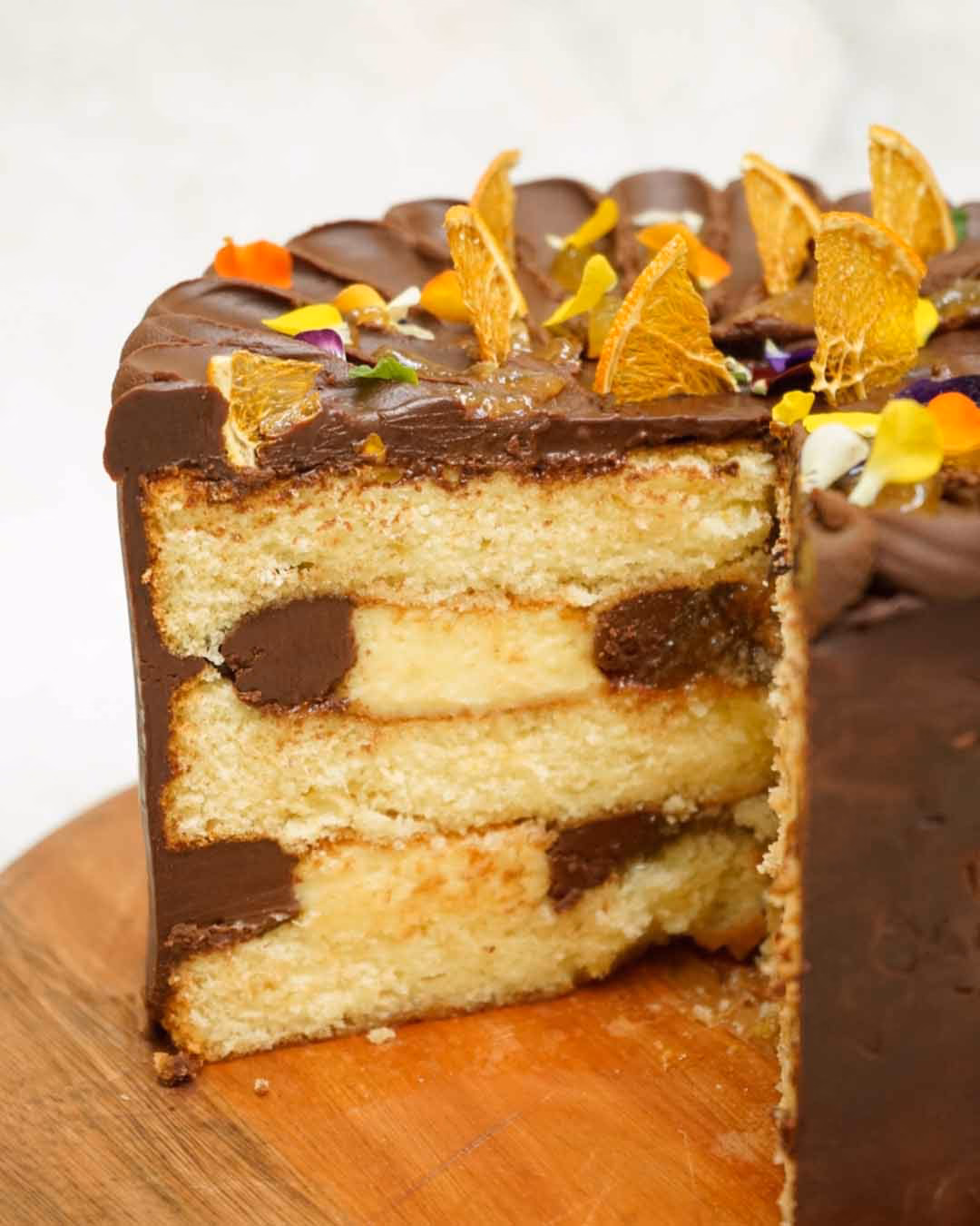 ¿Cómo se preparan las naranjas con chocolate?