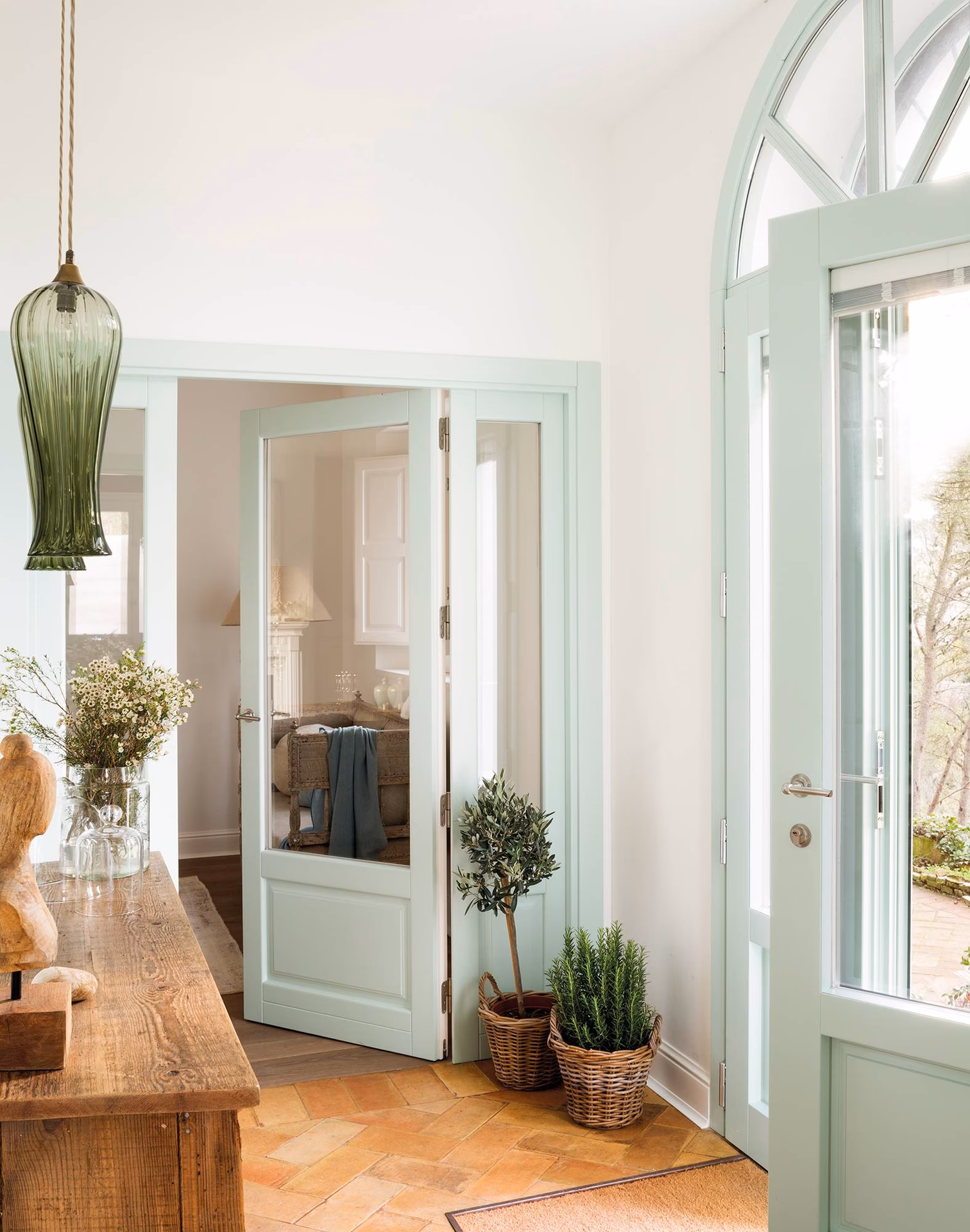 ¿Cuál es el color de la puerta?