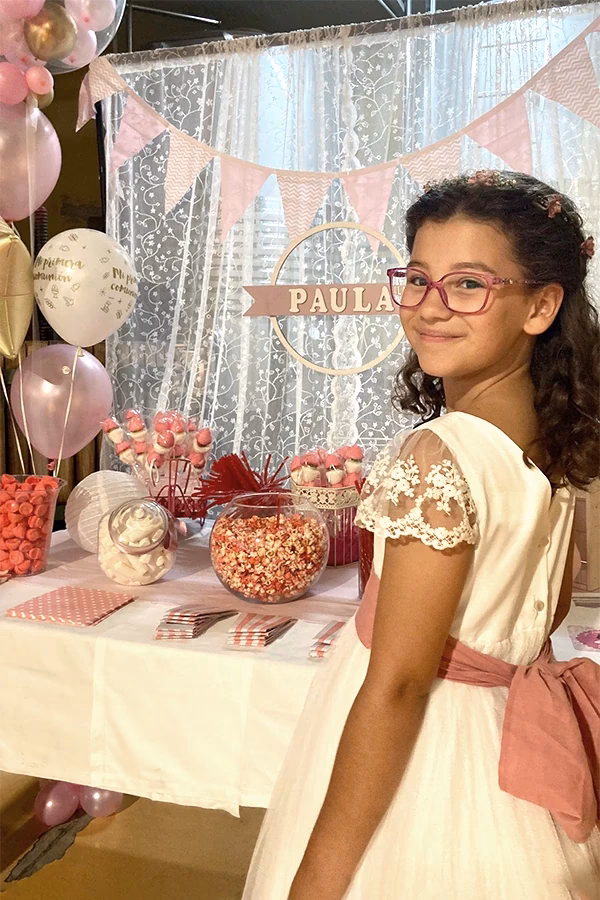 ¿Cómo decorar una mesa de dulces para una comunión?