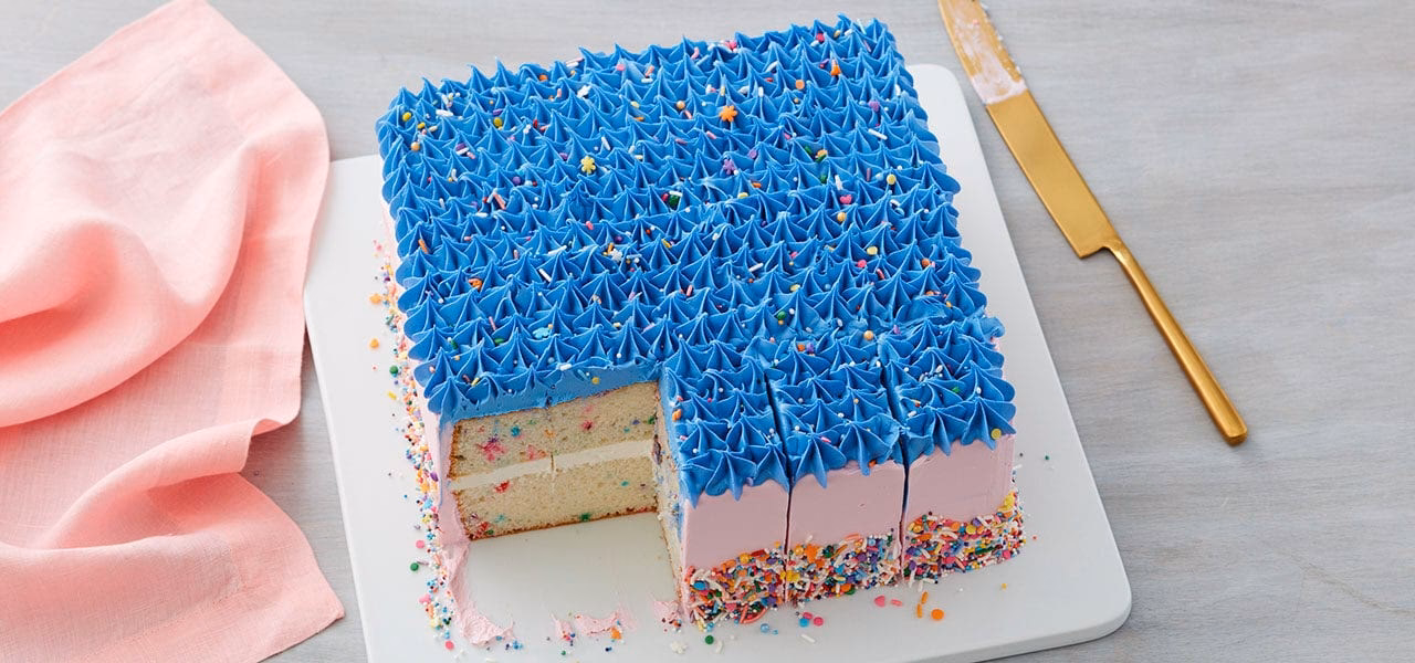 ¿Cómo cortar un pastel cuadrado?