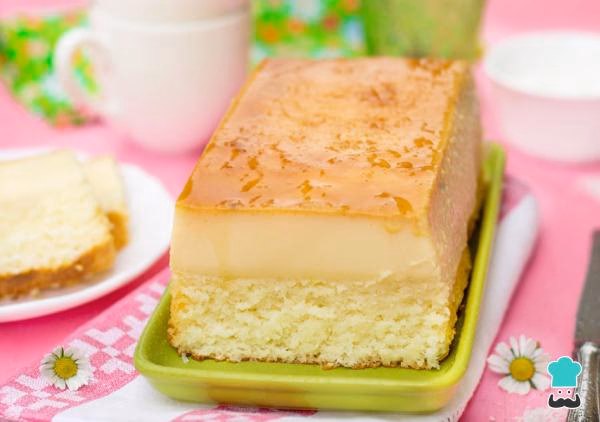 ¿Cómo decorar un flan con virutas de chocolate?