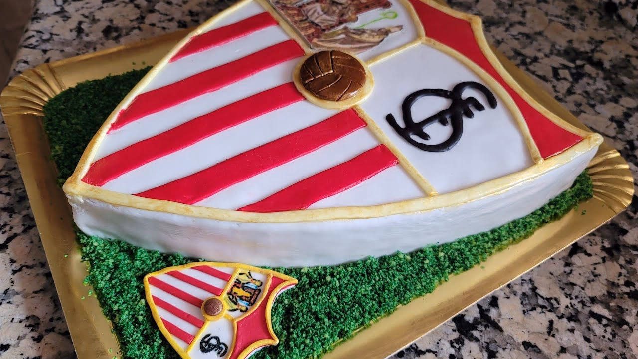 ¿Cómo hacer un escudo de tarta?