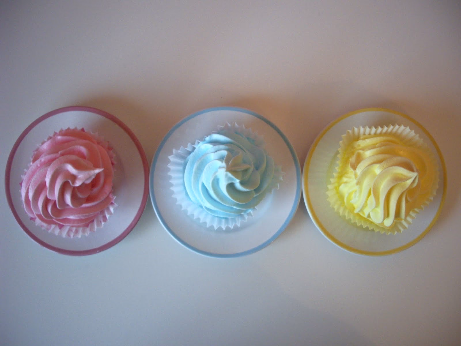 ¿Cómo hacer merengues de colores?