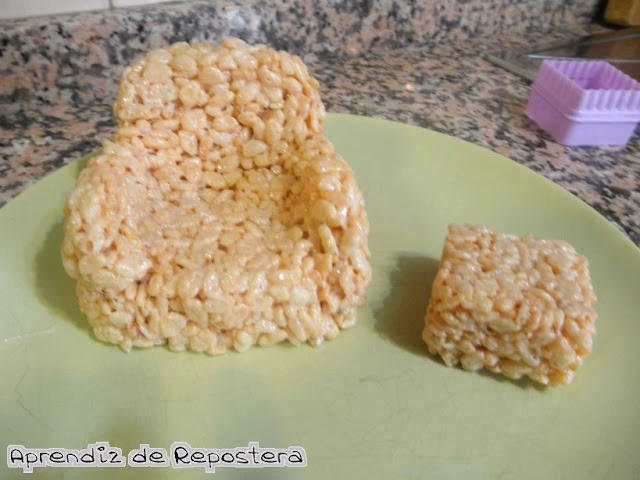 ¿Cómo hacer una torta de chocolate crujiente con arroz inflado?