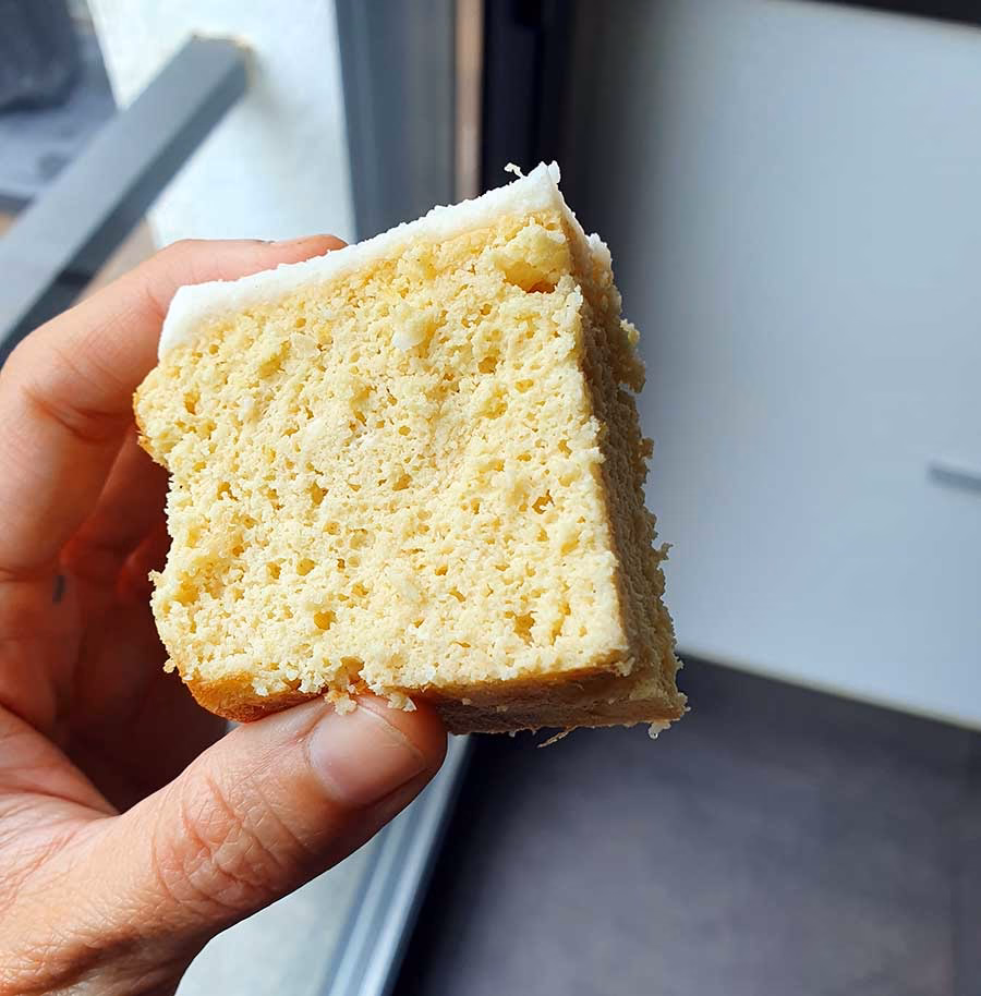 ¿Cuánto tiempo se tarda en enfriar una torta con harina de coco?