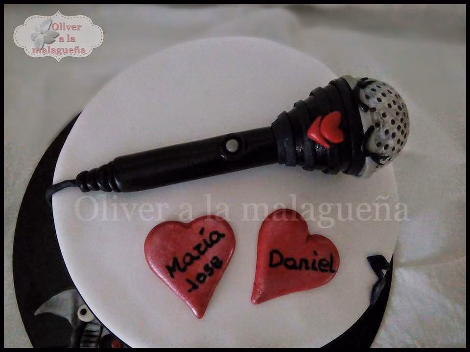 ¿Cómo hacer un micrófono con tubos de papel higiénico?