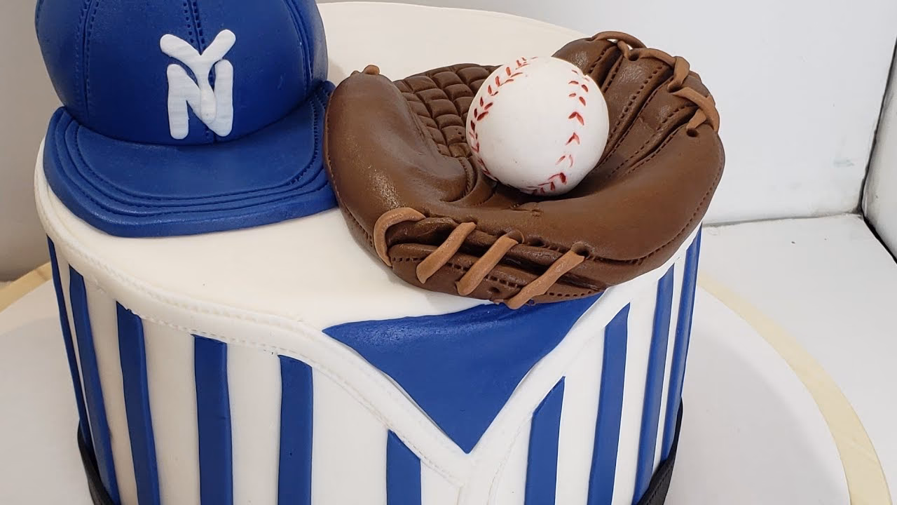 ¿Qué herramientas de cocina son esenciales para preparar pasteles desde cero?