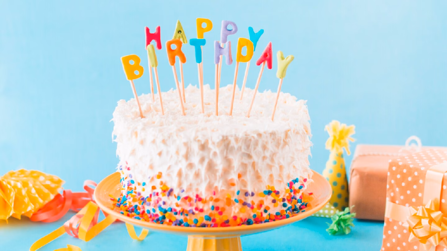 ¿Cómo decorar un pastel o cupcakes de cumpleaños?