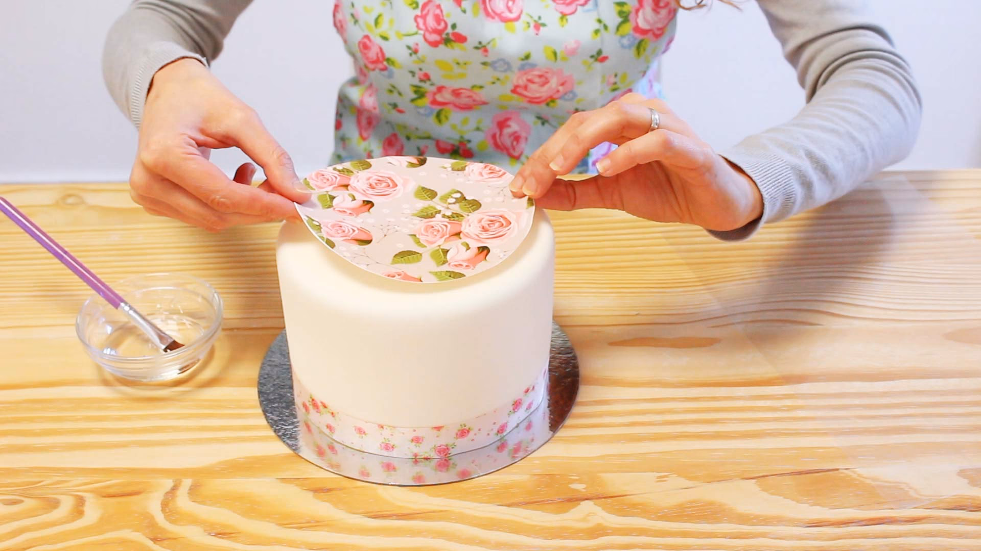 ¿Cómo sacar los pasteles de la repostería?