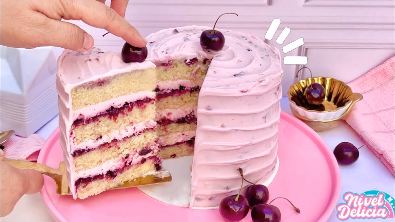 ¿Cómo decorar una torta tres leches con cerezas?