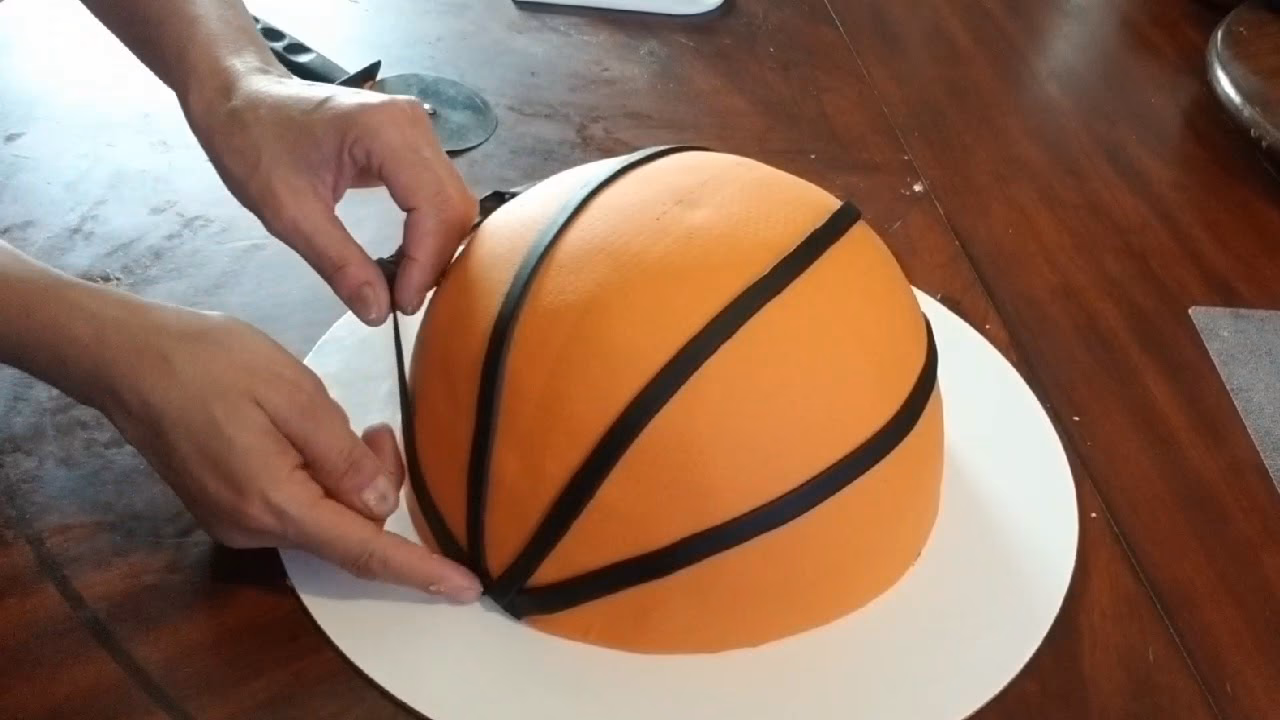 ¿Cómo calcular la altura de una pelota de baloncesto?