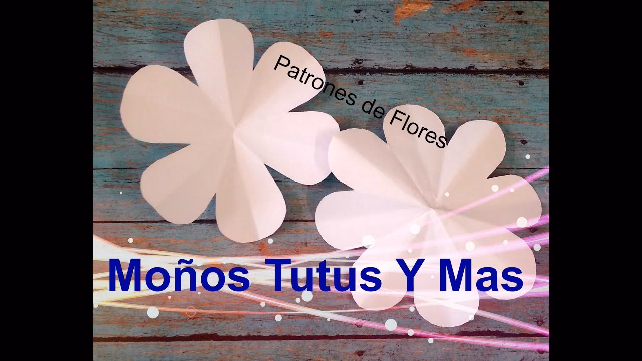 ¿Cómo cortar una flor de papel?