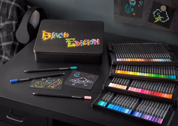 ¿Cómo pintar crayones de negro y dorado?