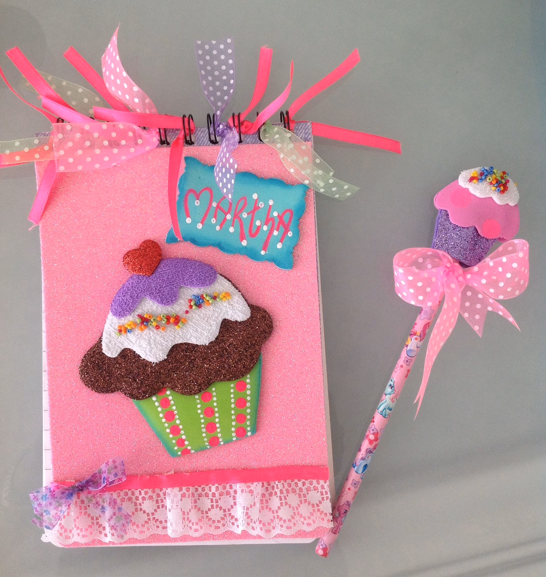 ¿Cuántas plantillas de cuadernos de Eva personalizados con moldes?