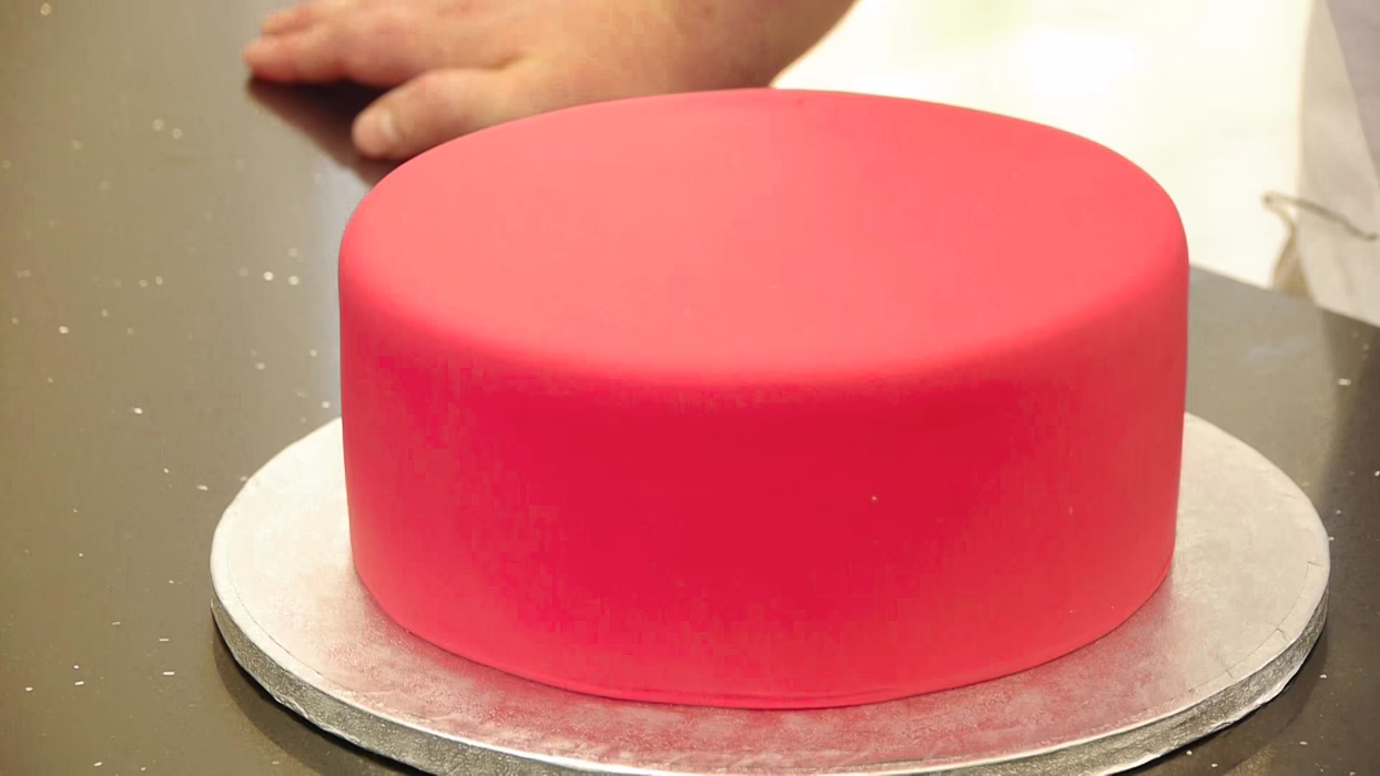 ¿Qué rellenos ofrece la torta novios dos pisos de fondant?