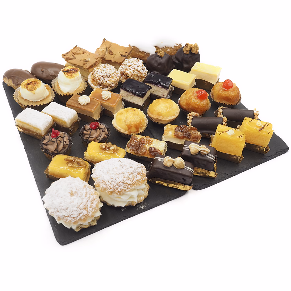 ¿Cómo influye el grosor del pastel en la cantidad de porciones?