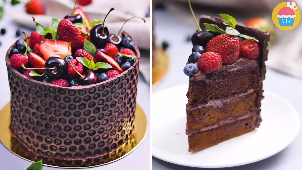 ¿Cuánto tiempo se puede conservar la torta de chocolate con frutos rojos?