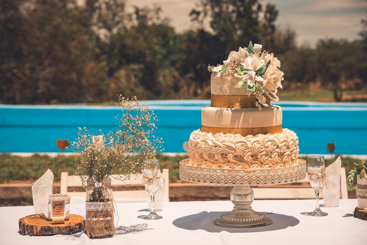 ¿Cómo decorar una torta rústica?