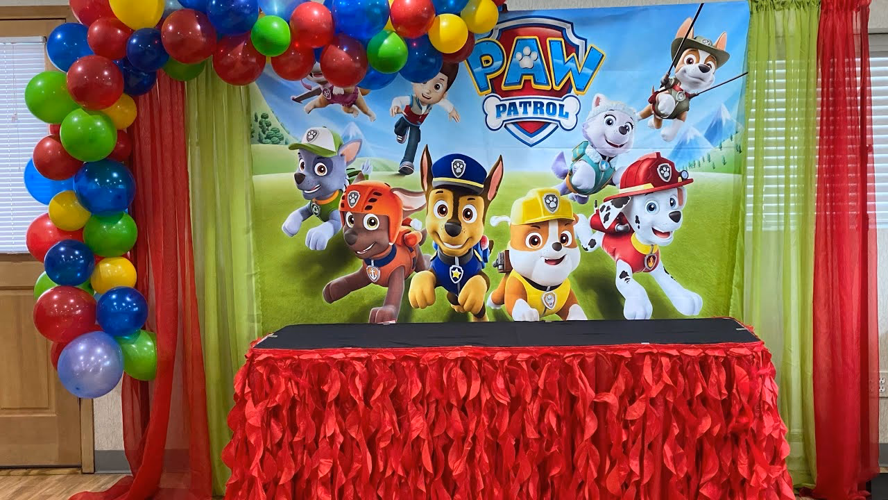 ¿Qué contiene la mesa de dulces de PAW Patrol?