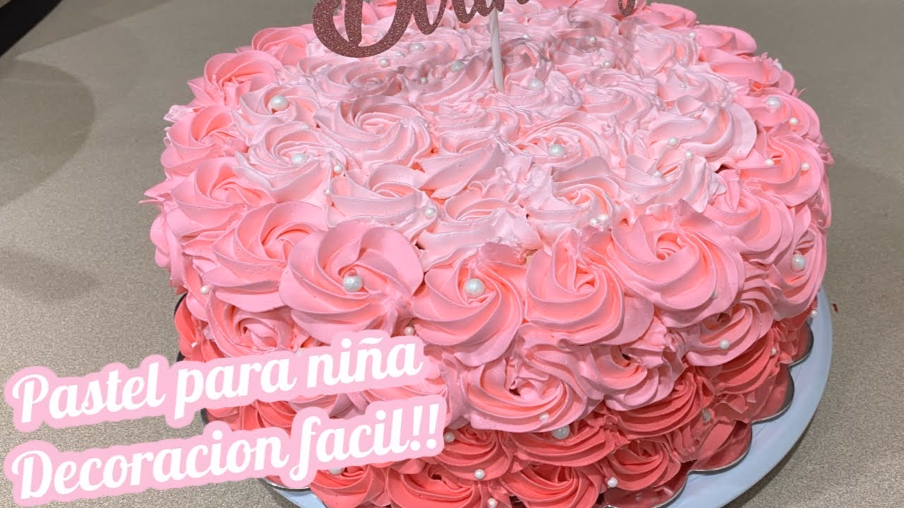 ¿Cómo decorar una rosa con crema Keto?