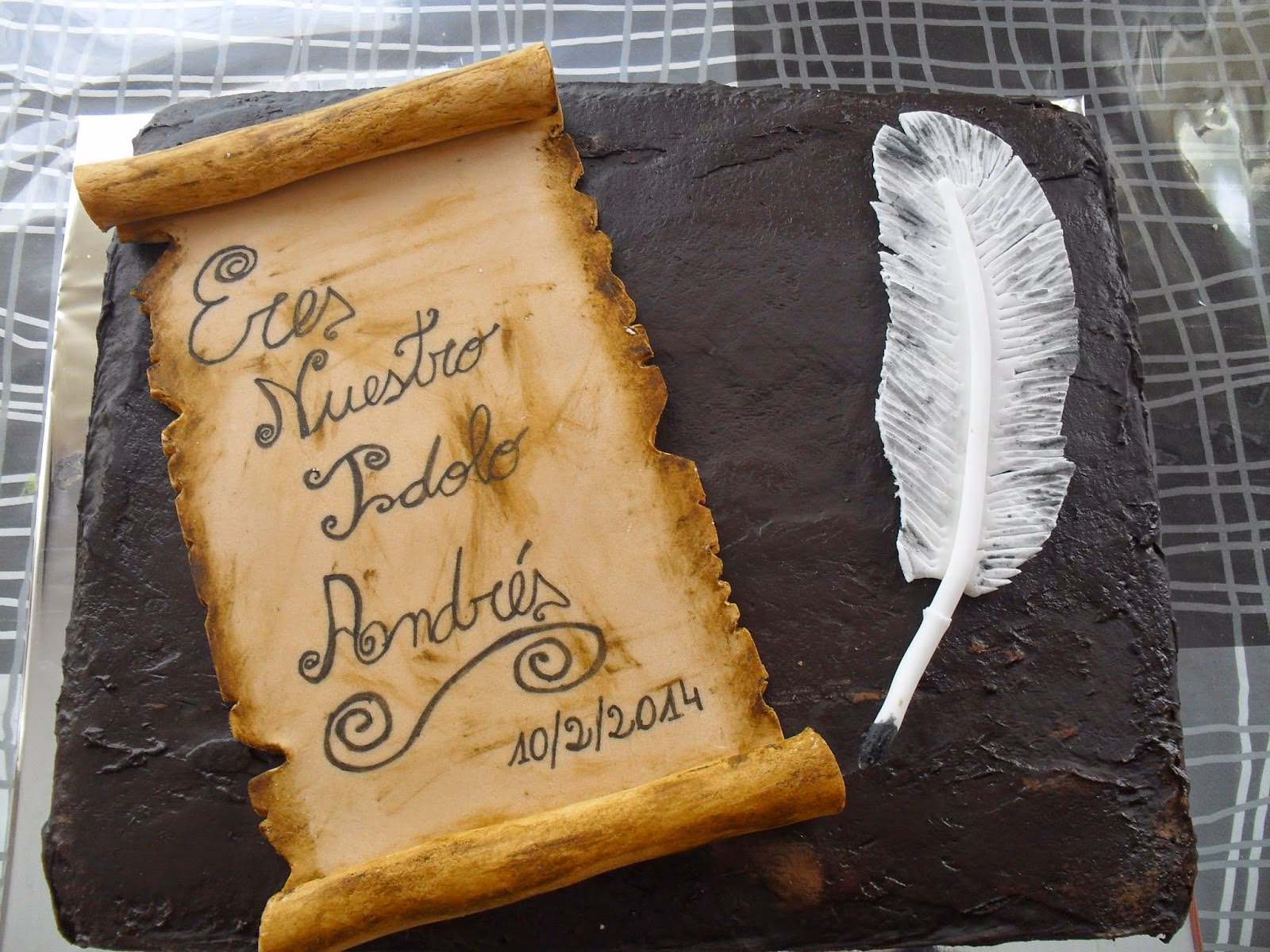 ¿Cómo puedo decorar un pergamino?