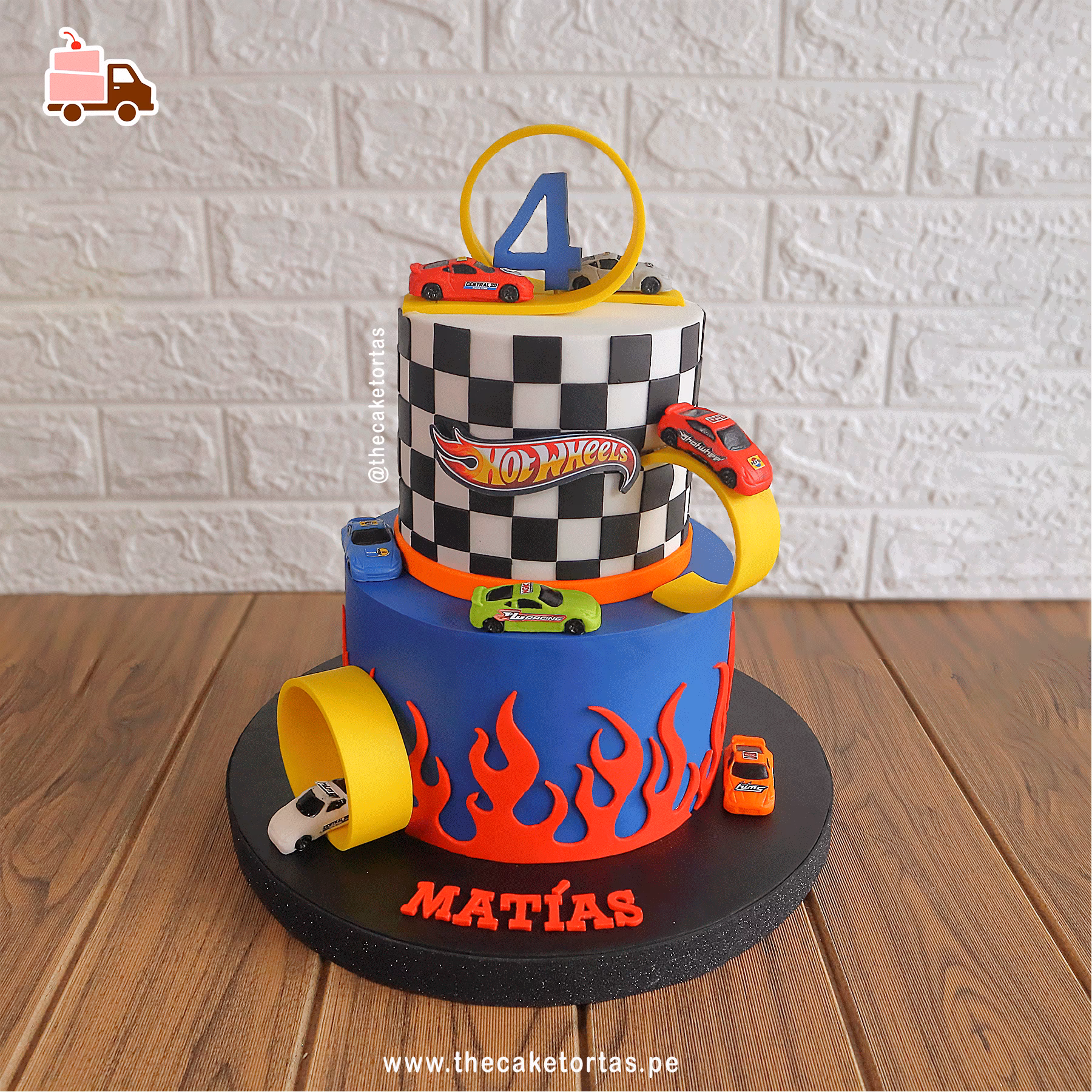 ¿Cómo decorar una torre de hot cakes?