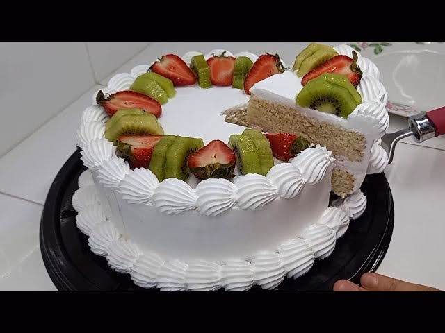 ¿Cómo decorar un pastel con fruta fresca?