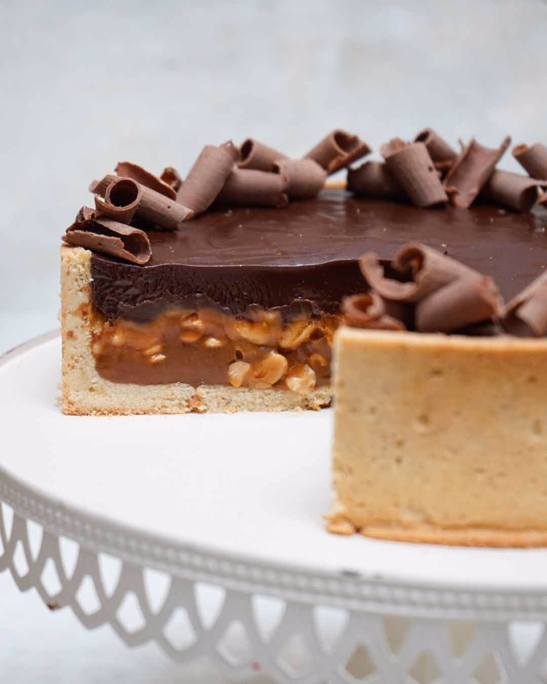 ¿Cómo preparar una torta de manzana caramelizada?