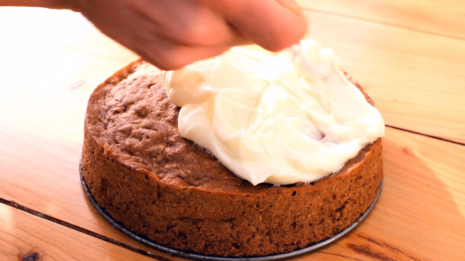 ¿Cómo preparar el pastel de zanahoria con pepitas de chocolate?