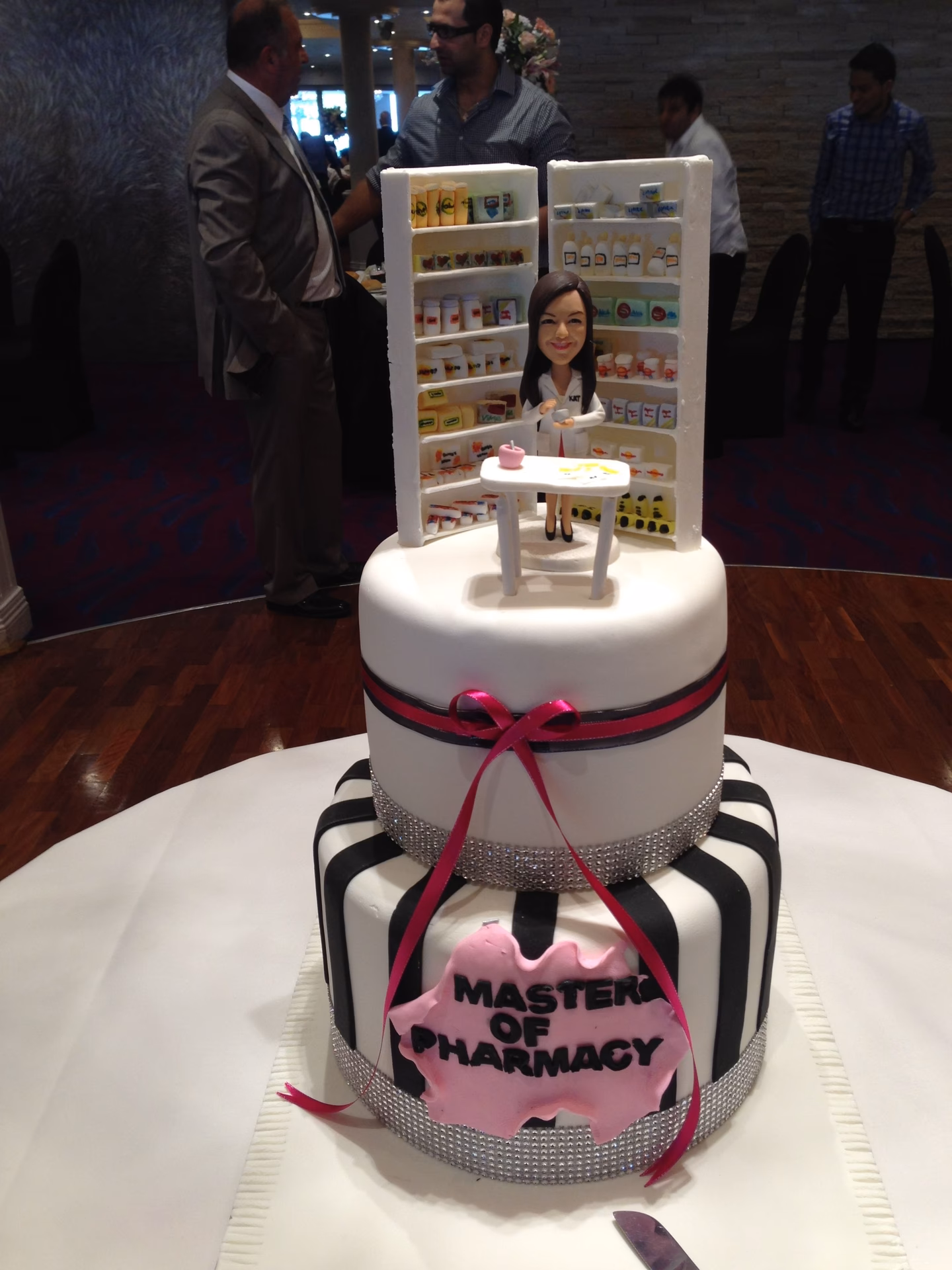 ¿Dónde se encuentra la farmacia de guardia en Tortosa?