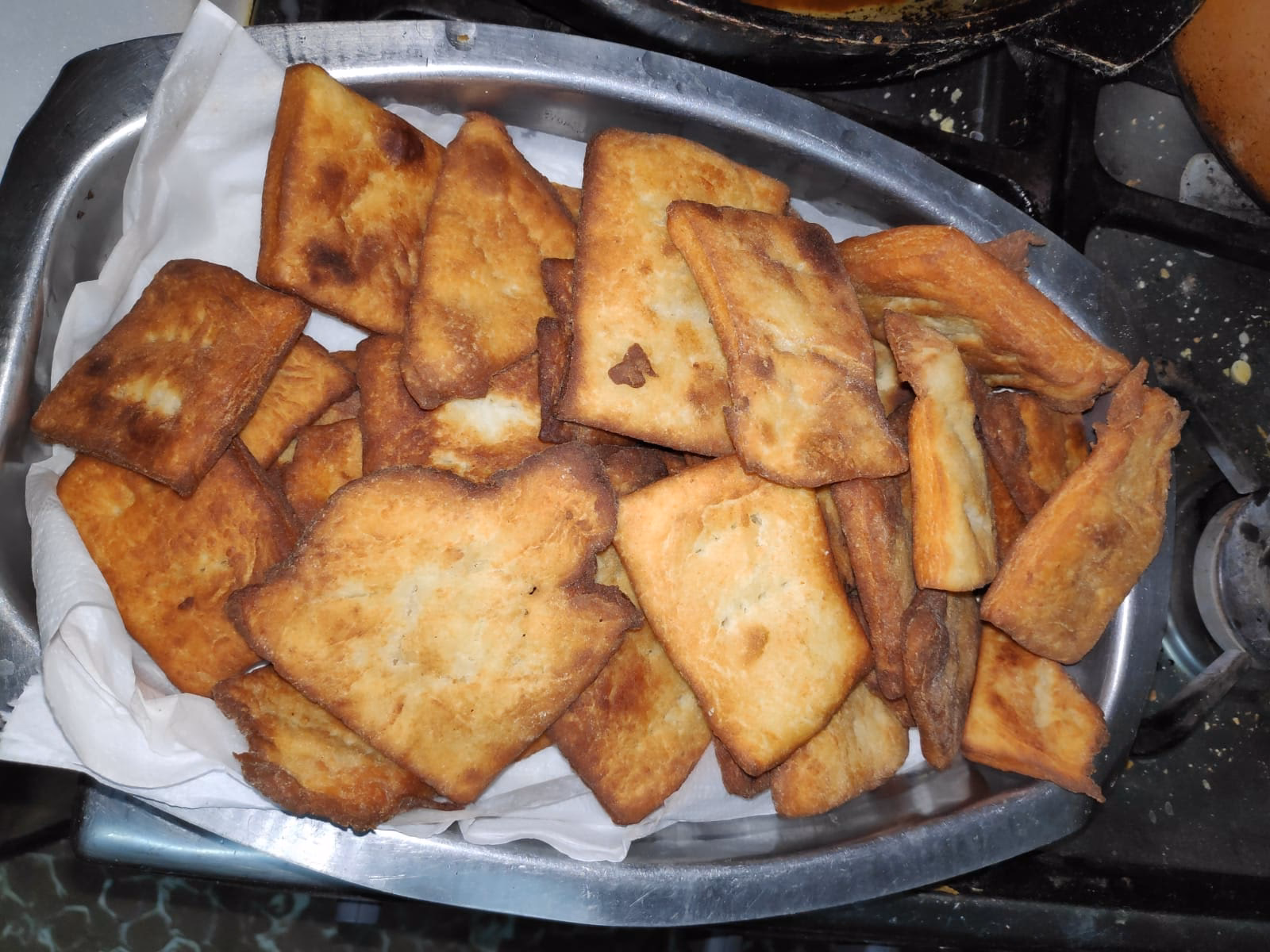 ¿Cómo pueden los administradores agregar nuevos participantes al grupo?