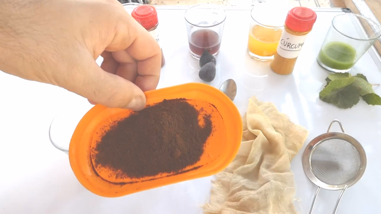 ¿Cómo se mezcla la plastilina de bicarbonato con el colorante alimentario?