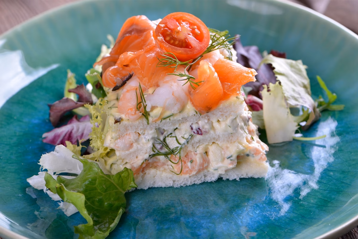 ¿Cómo se prepara el pastel de salmón?