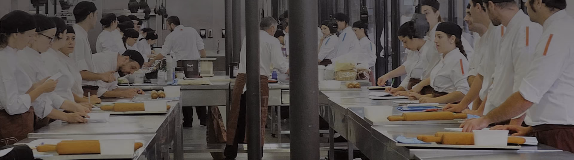 ¿Cuál es el objetivo de la Escuela de pastelería del gremio de Barcelona?