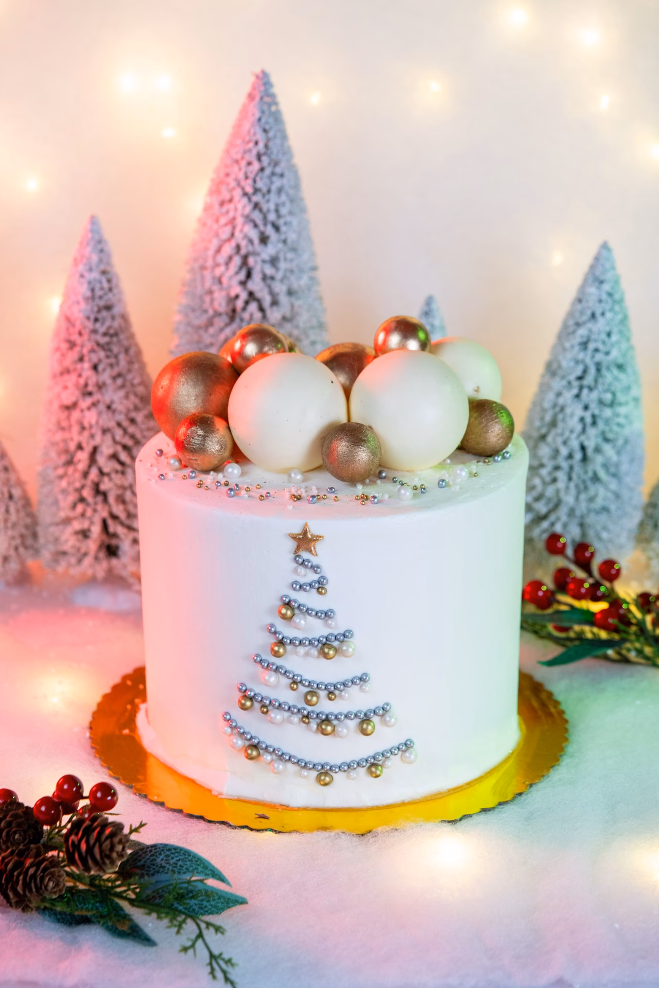 ¿Cómo rellenar una esfera navideña con restos de CD?