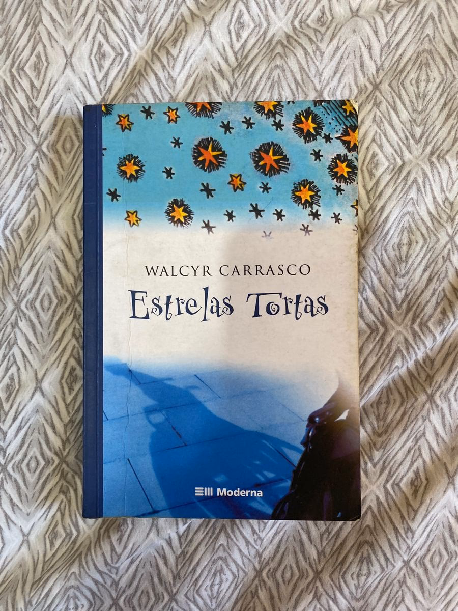 Quais são as críticas positivas de 'estrelas tortas'?